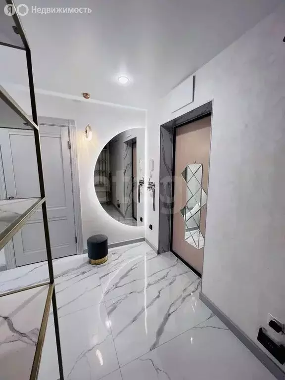 2-комнатная квартира: Тюмень, улица Монтажников, 61 (56.9 м) - Фото 1