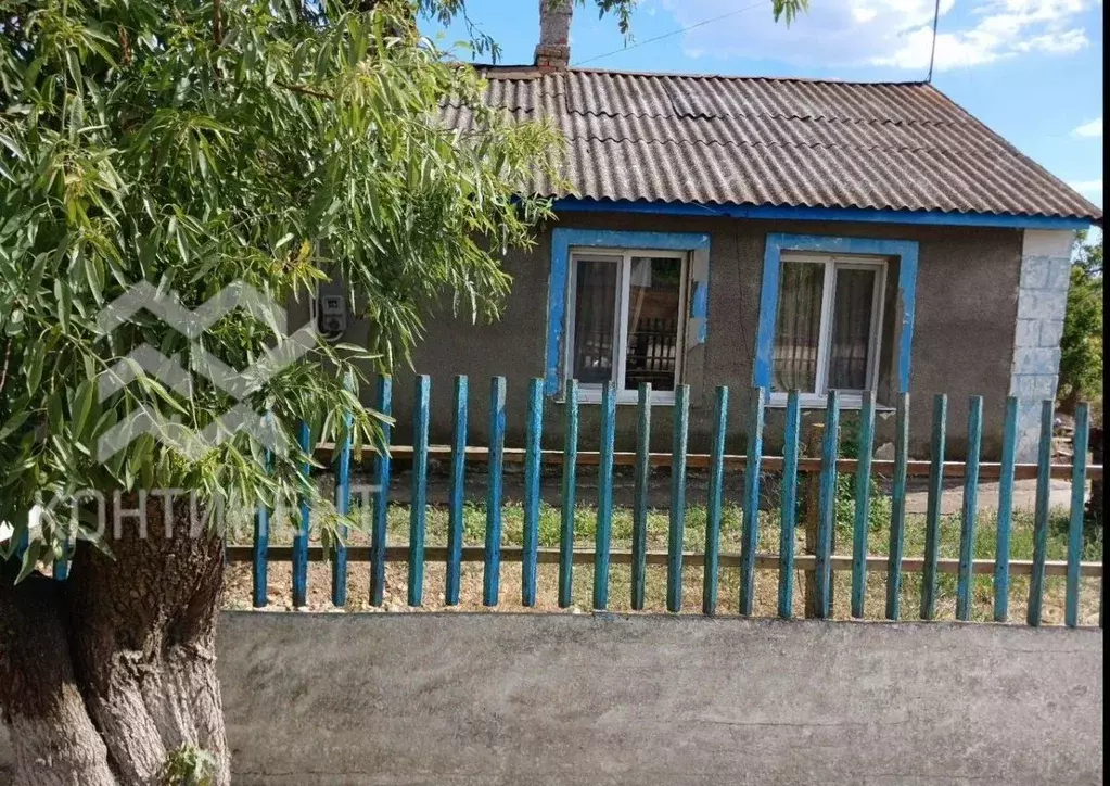 Дом в Крым, Черноморский район, Медведевское с/пос, с. Медведево ул. ... - Фото 1
