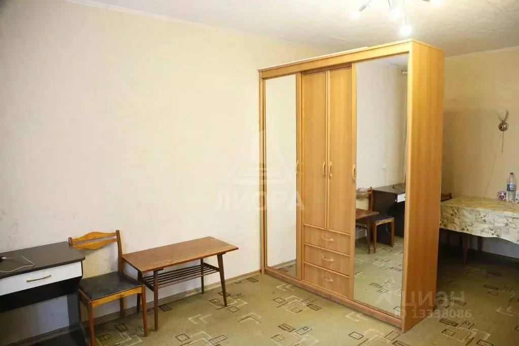 Комната Омская область, Омск ул. Свободы, 43 (18.2 м) - Фото 1