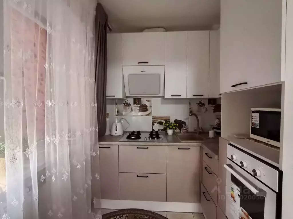 3-к кв. Волгоградская область, Волгоград ул. 50 лет Октября, 27 (52.5 ... - Фото 2