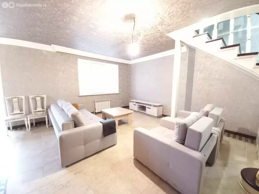 3-комнатная квартира: Чегем, микрорайон Южный, 28 (100 м) - Фото 1