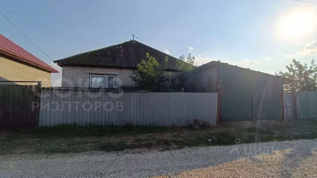 Дом в Волгоградская область, Среднеахтубинский район, Краснослободск ... - Фото 1