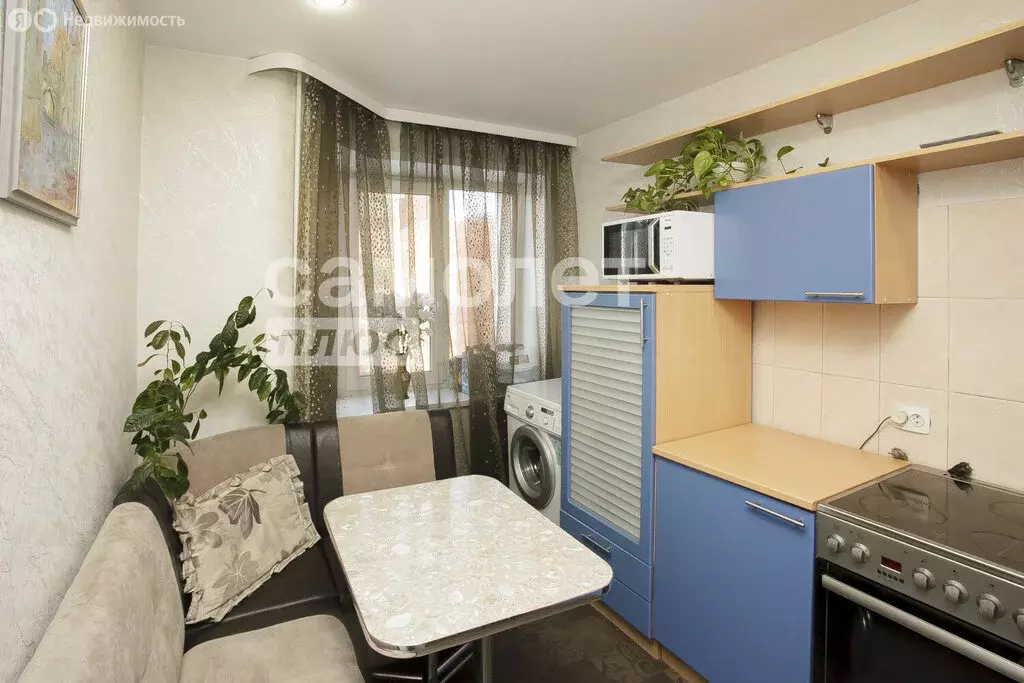 3-комнатная квартира: Кемерово, улица Веры Волошиной, 8 (64.5 м) - Фото 1