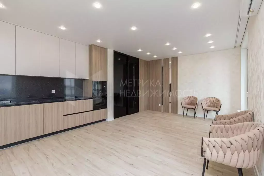 2-к кв. Тюменская область, Тюмень Профсоюзная ул., 59 (64.9 м) - Фото 1