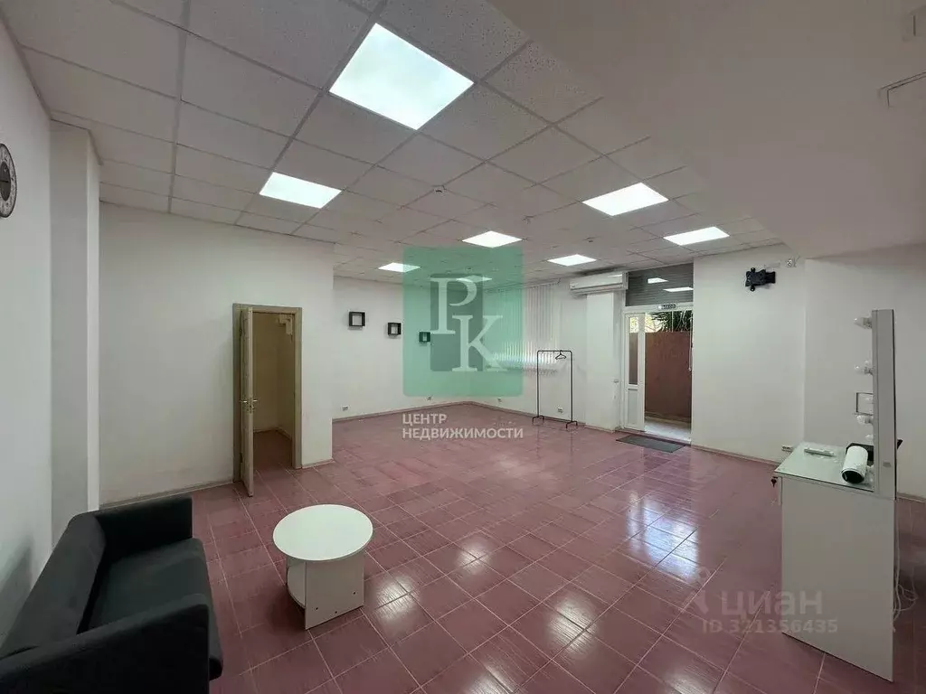 Помещение свободного назначения в Севастополь ул. Маршала Крылова, 10 ... - Фото 1