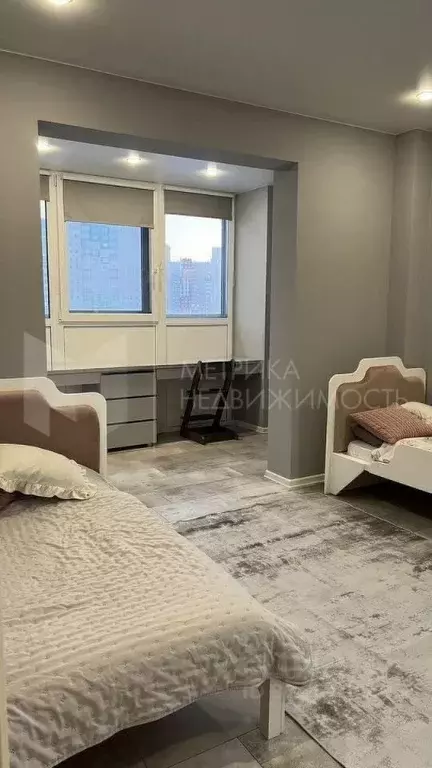 2-к кв. Тюменская область, Тюмень ул. Федюнинского, 64к2 (64.0 м) - Фото 1