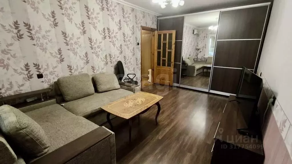 2-к кв. Крым, Симферополь ул. Героев Сталинграда (50.0 м) - Фото 1