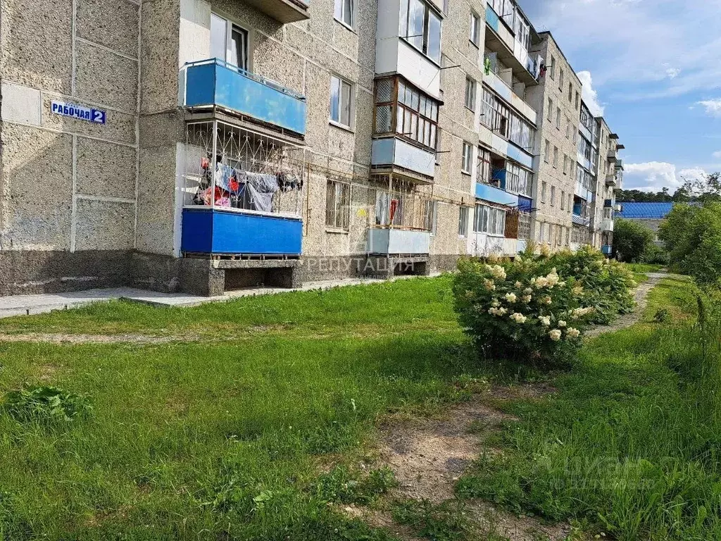 3-к кв. Свердловская область, Камышлов Рабочая ул., 2 (67.4 м) - Фото 0