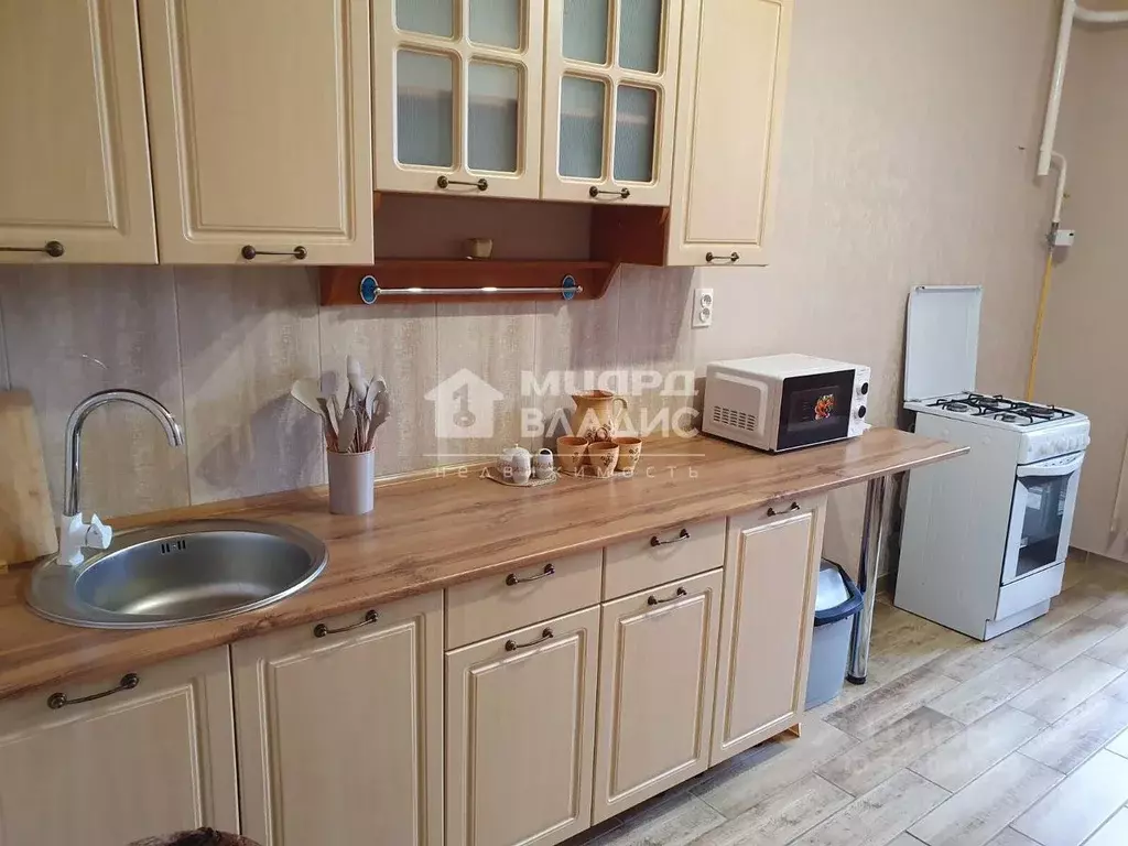 1-к кв. Омская область, Омск просп. Комарова, 15к4 (43.0 м) - Фото 0