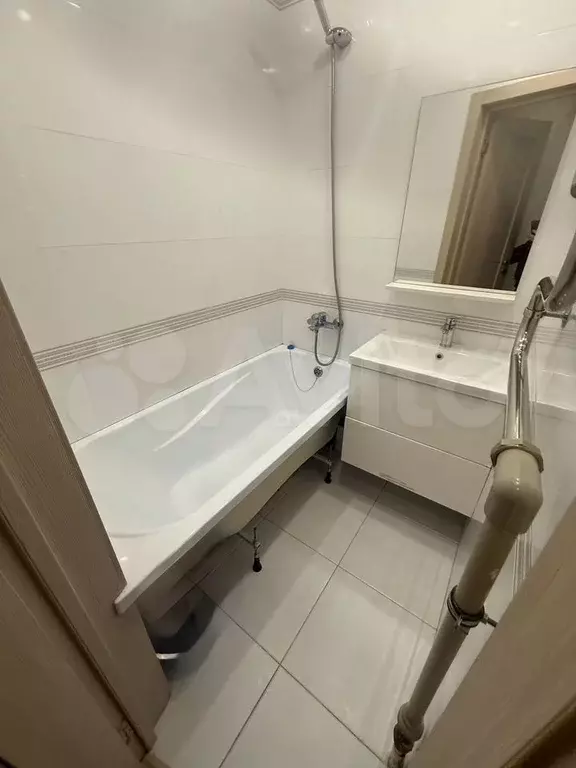 1-к. квартира, 30,4 м, 1/5 эт. - Фото 0