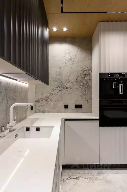 2-к кв. Свердловская область, Екатеринбург ул. Радищева, 24 (76.0 м) - Фото 0