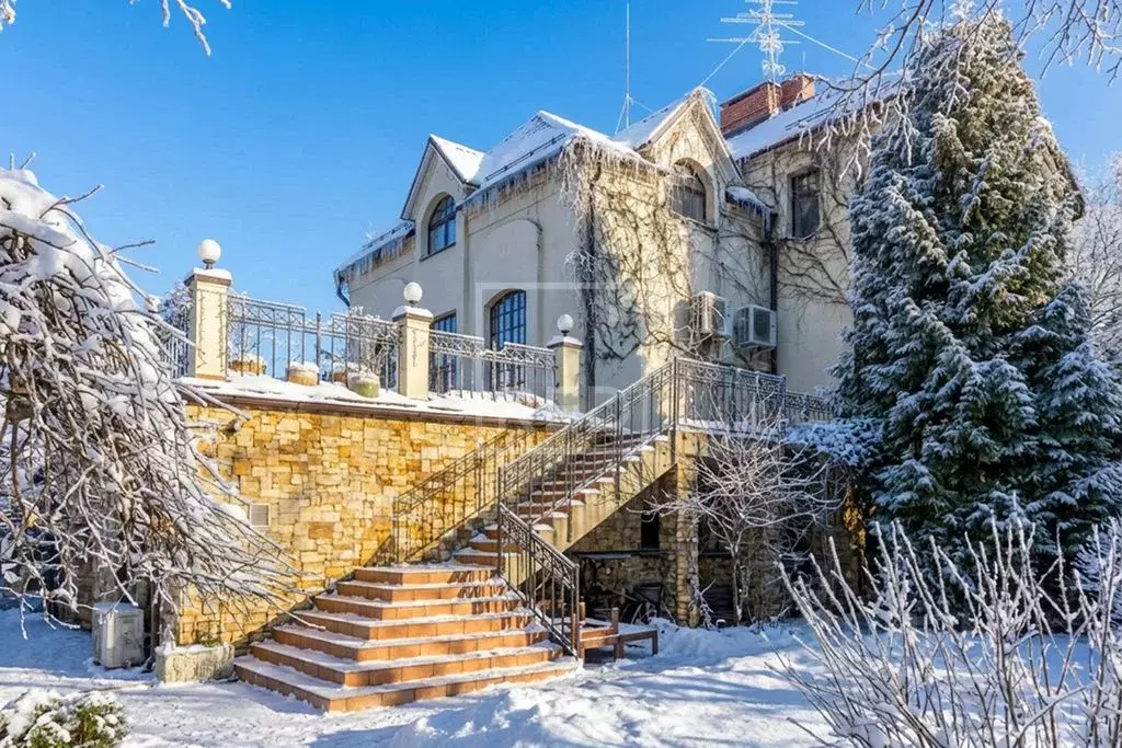 Дом в Москва ул. Академика Семенова, 97К32 (1000 м) - Фото 1