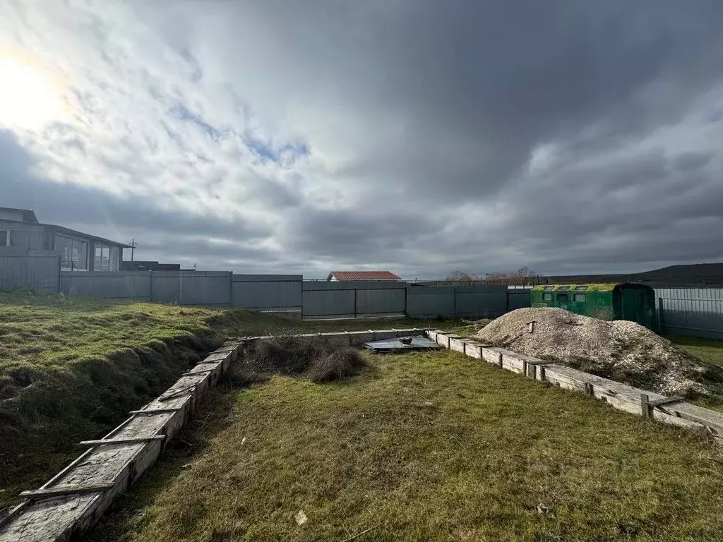 Участок в Крым, Бахчисарайский район, Тенистовское с/пос, с. Айвовое ... - Фото 1