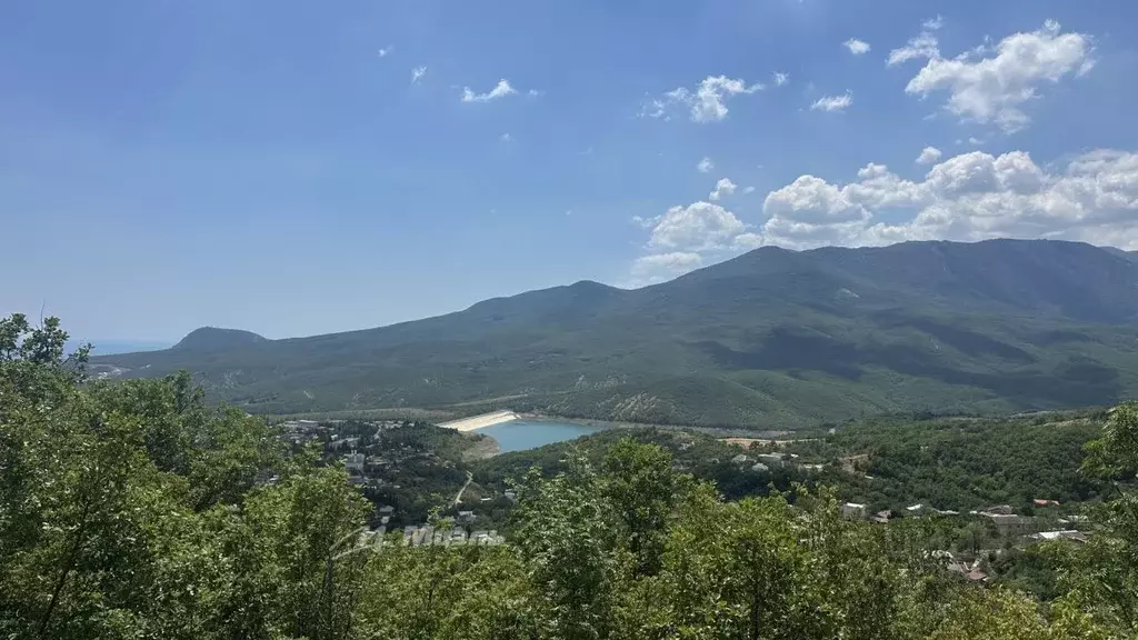 Участок в Крым, Алушта муниципальный округ, с. Изобильное ул. ... - Фото 1