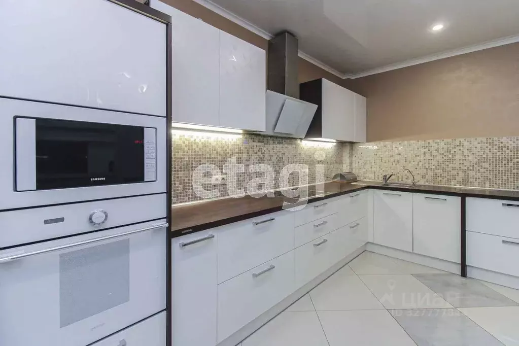 2-к кв. Тюменская область, Тюмень 6-й мкр, ул. Валерии Гнаровской, ... - Фото 1