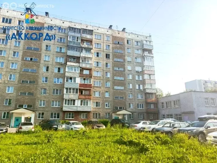 3-комнатная квартира: Барнаул, улица Антона Петрова, 233 (61.9 м) - Фото 1