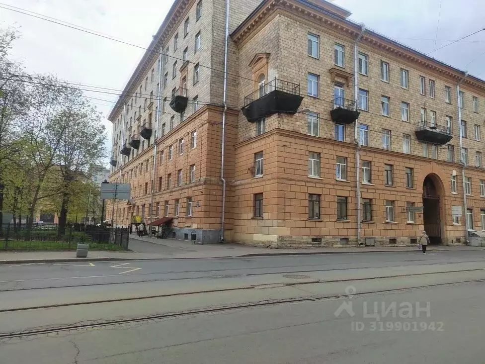 Торговая площадь в Санкт-Петербург просп. Средний Васильевского ... - Фото 0