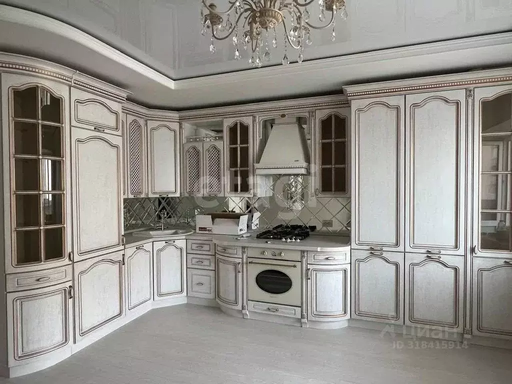 3-к кв. Астраханская область, Астрахань ул. Менжинского, 3 (106.8 м) - Фото 1
