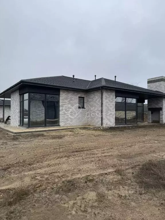 Дом в Волгоградская область, Волгоград ул. Джамбула Джабаева (167 м) - Фото 1