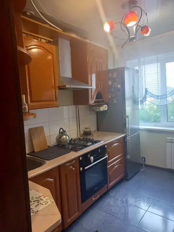 4-к кв. Омская область, Омск Солнечный мкр, ул. Комкова, 6 (59.3 м) - Фото 0