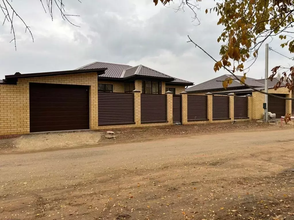 Дом в Саратовская область, Энгельсский район, Красноярское ... - Фото 1