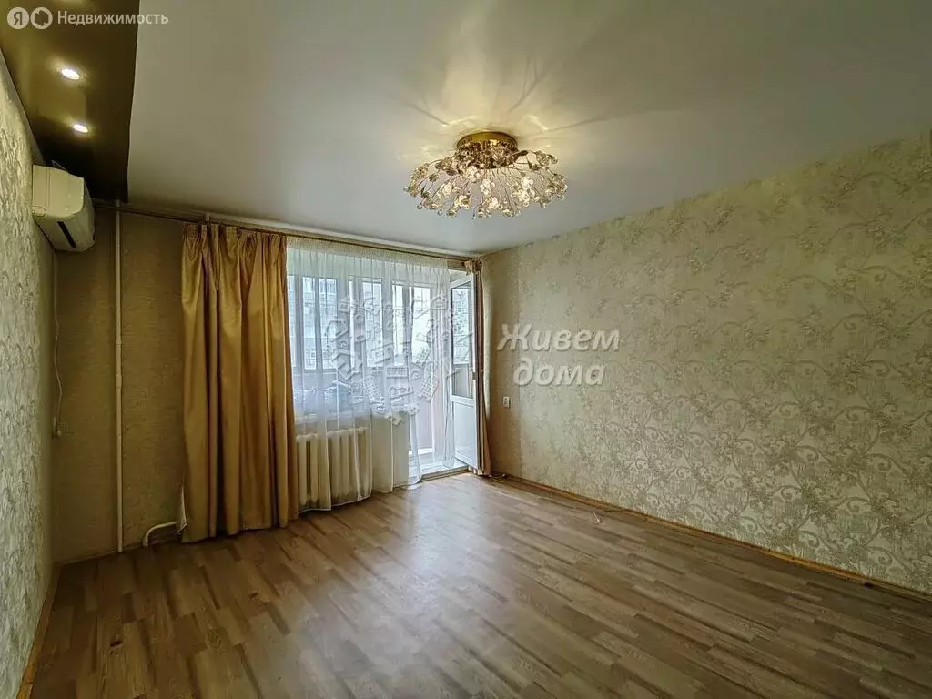 3-комнатная квартира: Волгоград, проспект Металлургов, 72 (65 м) - Фото 1