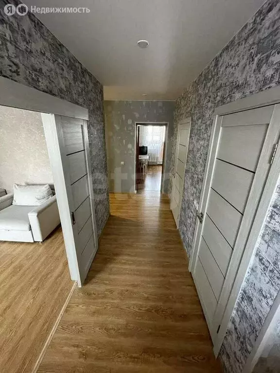 3-комнатная квартира: Барнаул, улица Фурманова, 26А (97.7 м) - Фото 2