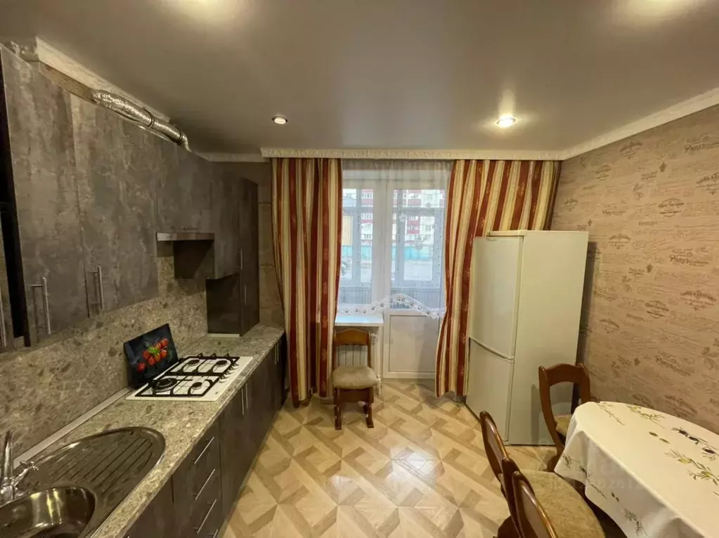 2-к кв. Карачаево-Черкесия, Черкесск ул. Космонавтов, 100А/1 (70.0 м) - Фото 1