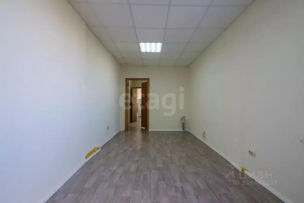 2-к кв. Ханты-Мансийский АО, Сургут ул. Крылова, 47 (64.5 м) - Фото 0