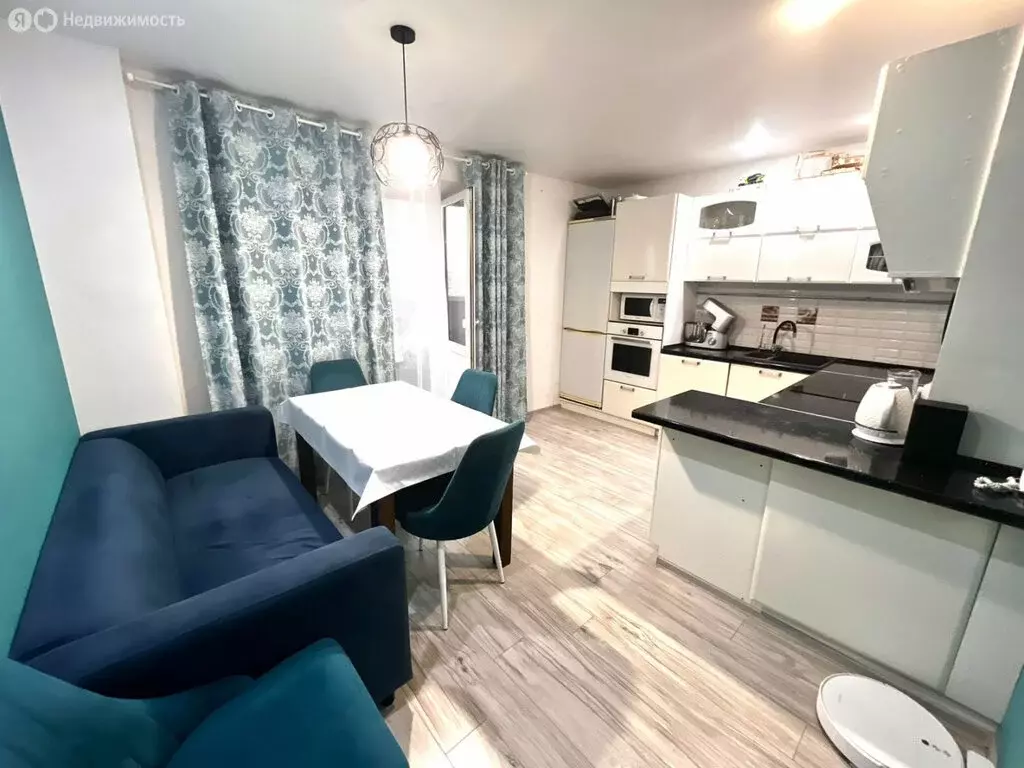 3-комнатная квартира: Казань, улица Тыныч, 1 (79.2 м) - Фото 0