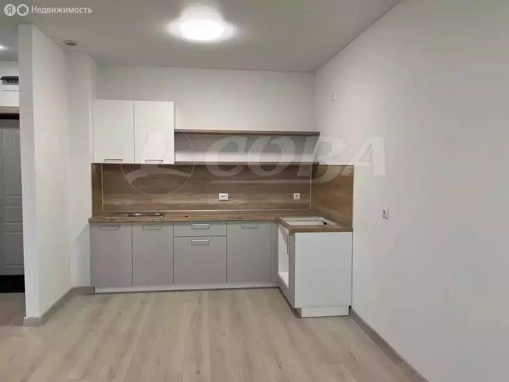2-комнатная квартира: Тюмень, улица Сергея Свиридова, 5 (64.9 м) - Фото 0