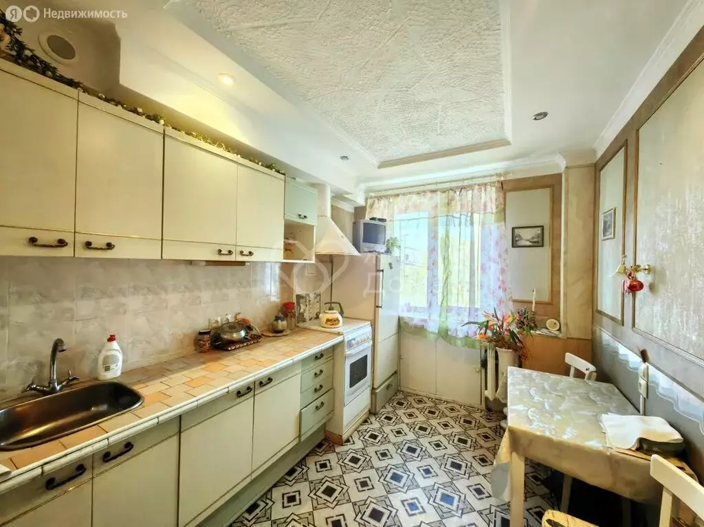 3-комнатная квартира: Волгоград, улица Панфёрова, 6 (63 м) - Фото 0