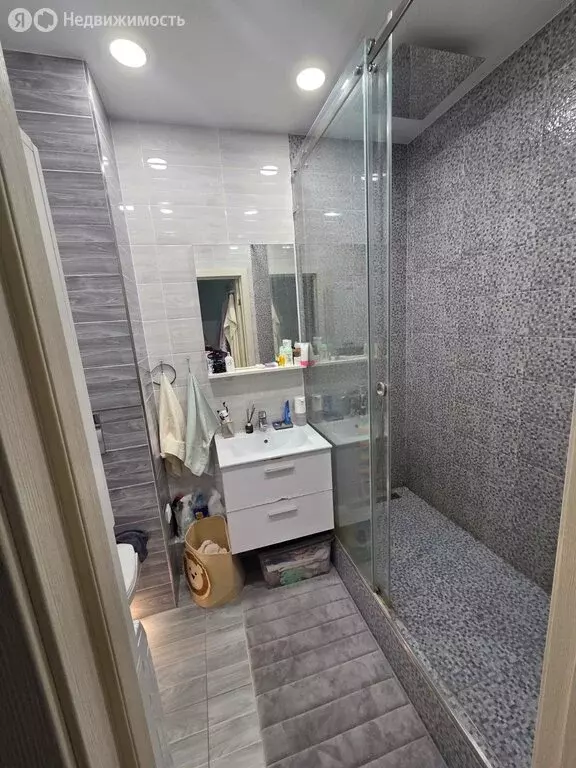 2-комнатная квартира: Нижний Новгород, улица Июльских Дней, 1к2 (55 м) - Фото 1