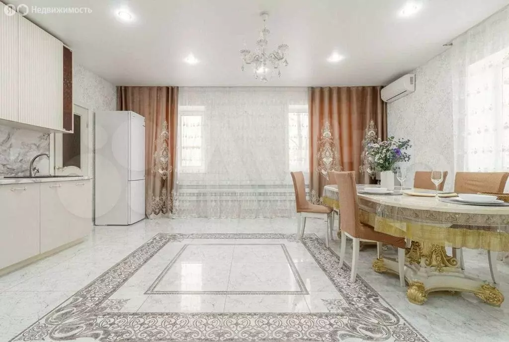 Дом в посёлок Колхозная Ахтуба, Центральная улица, 65А (232.3 м) - Фото 1