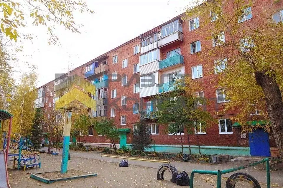 3-к кв. Омская область, Омск ул. Берко Цемента, 8 (58.0 м) - Фото 0