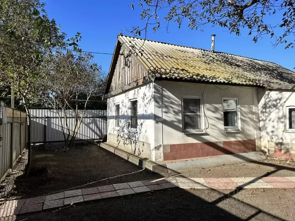 Дом в Краснодарский край, Ейское с/пос, пос. Октябрьский  (50 м) - Фото 0