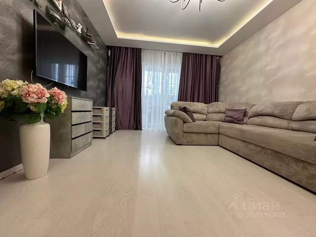 3-к кв. Волгоградская область, Волгоград ул. Кирова, 101 (77.4 м) - Фото 1