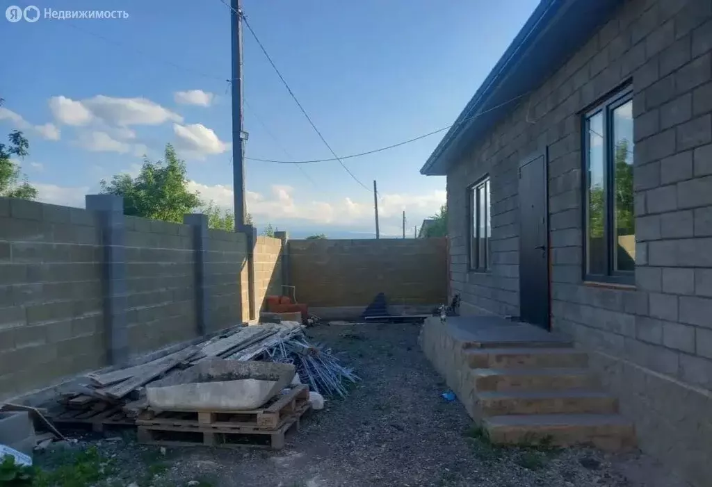 Дом в село Сунжа, Колхозная улица (63 м) - Фото 1