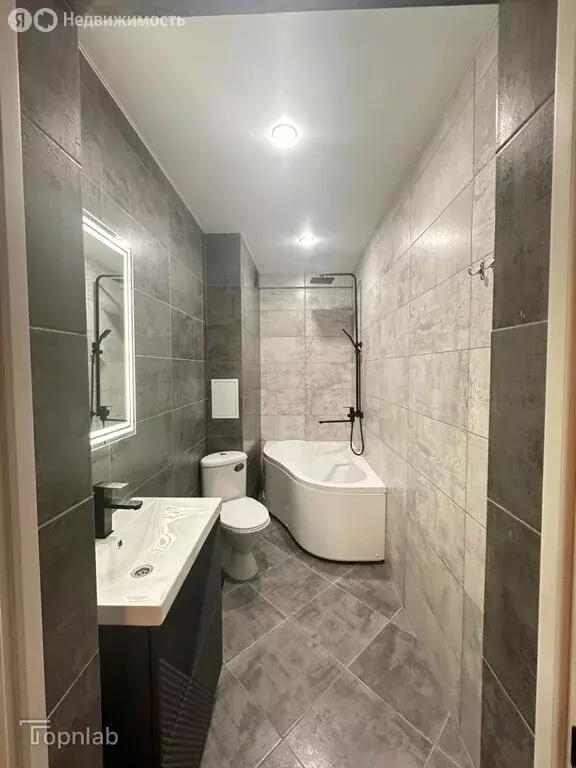 2-комнатная квартира: Каспийск, улица Магомедали Магомеджановa, 18к6 ... - Фото 1