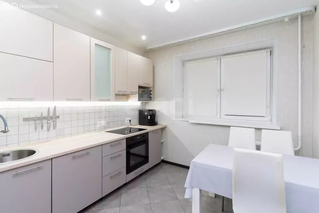 2-комнатная квартира: Тюмень, улица Прокопия Артамонова, 8к1 (56.7 м) - Фото 2