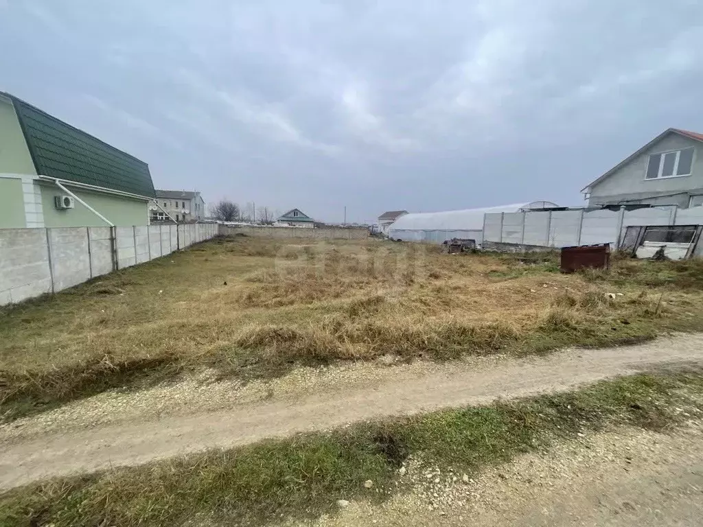 Участок в Крым, Симферопольский район, Гвардейское пгт ул. Курганная ... - Фото 2