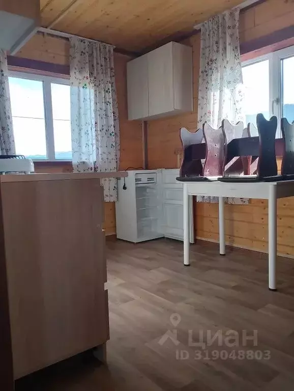 Дом в Алтай, Чемальский район, с. Чемал ул. В.П. Труфанова, 26 (30 м) - Фото 1