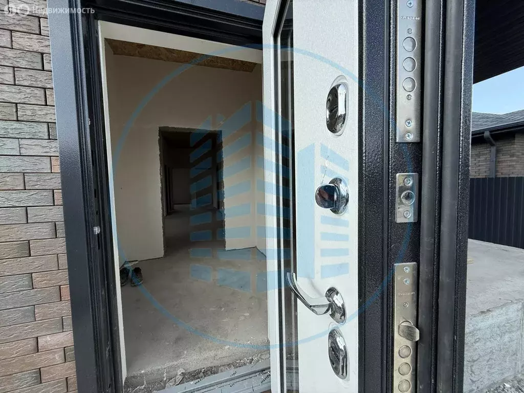 Дом в Ессентукская, улица имени Александра Ищенко (150 м) - Фото 2