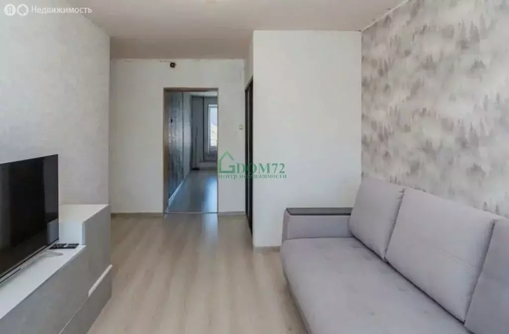 3-комнатная квартира: Тобольск, улица Семёна Ремезова, 28 (57.6 м) - Фото 1