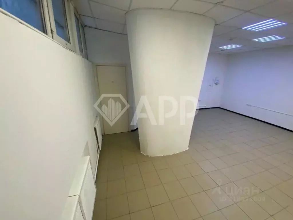 Помещение свободного назначения в Татарстан, Набережные Челны просп. ... - Фото 1