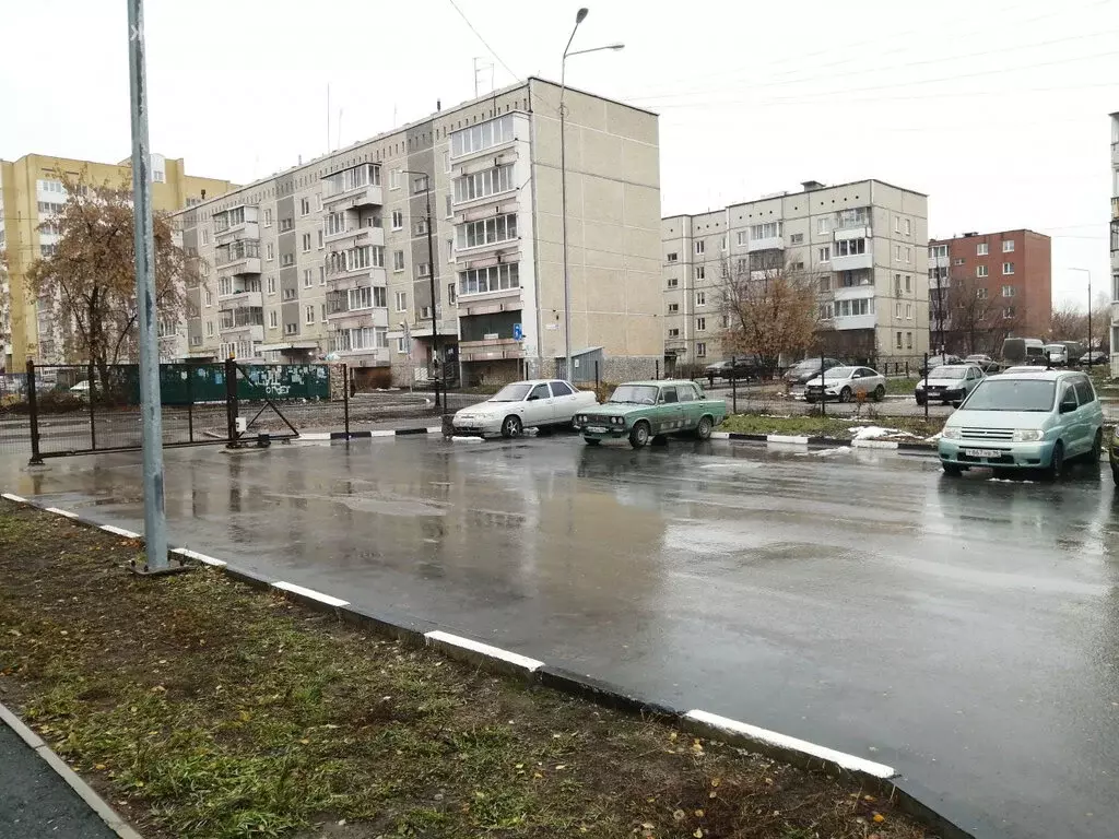 2-комнатная квартира: Берёзовский, улица Исакова, 18а (61.2 м) - Фото 1