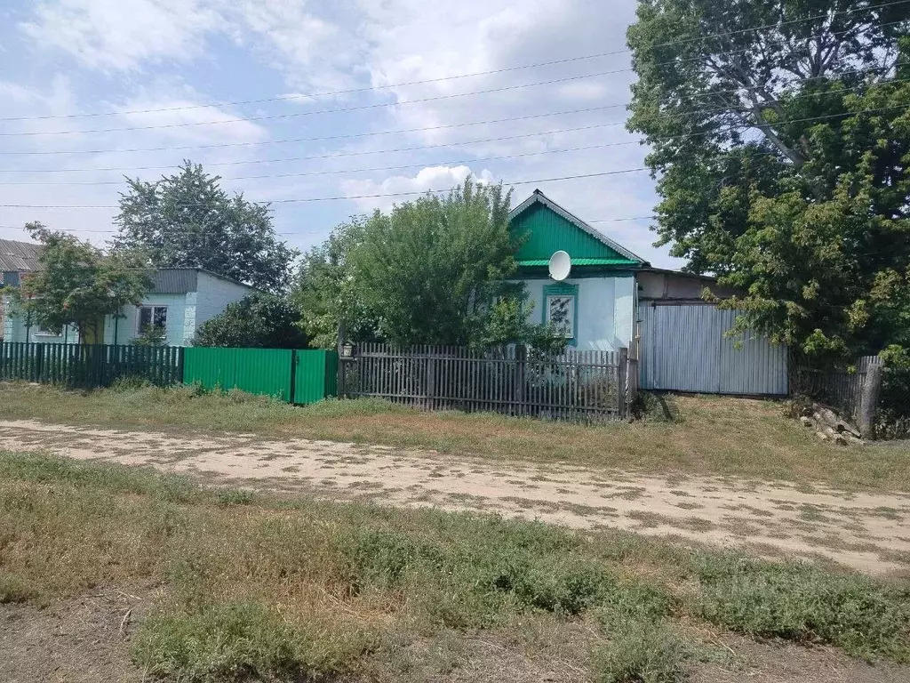 Дом в Оренбургская область, Ташлинский район, с. Бородинск Набережная ... - Фото 1