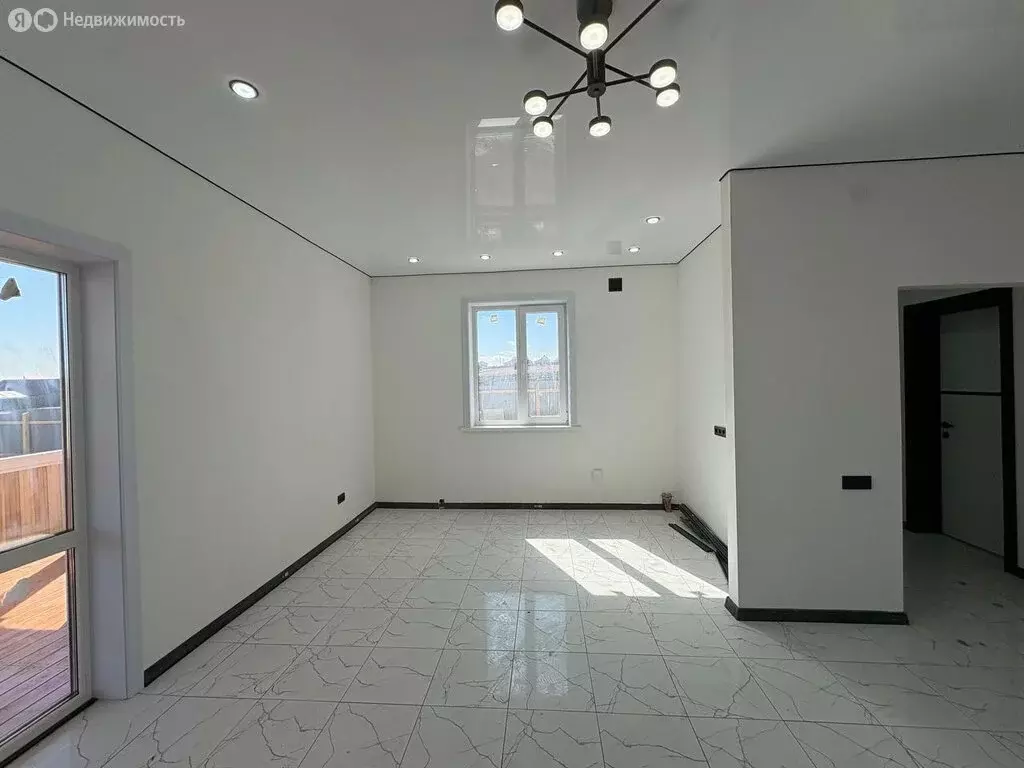 Дом в село Урик, Российская улица (160 м) - Фото 2