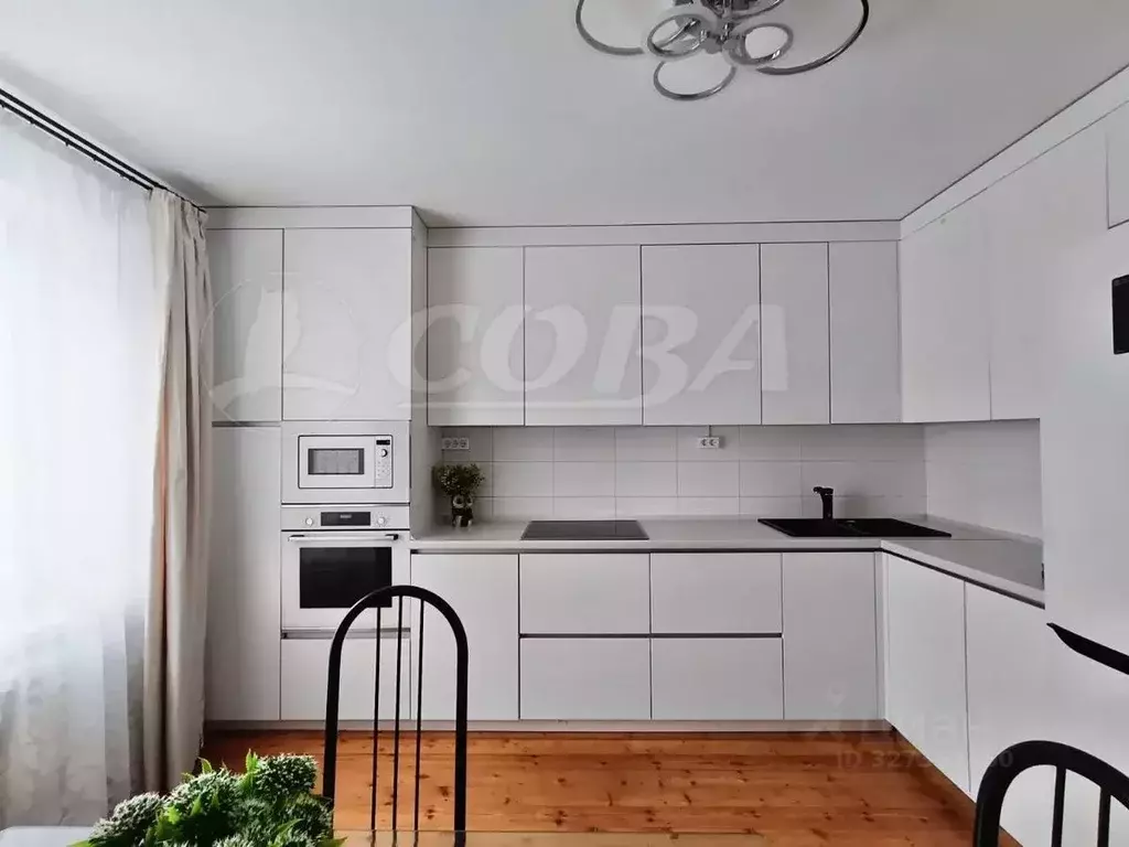 4-к кв. Тюменская область, Тюмень ул. 50 лет Октября, 30 (106.2 м) - Фото 1