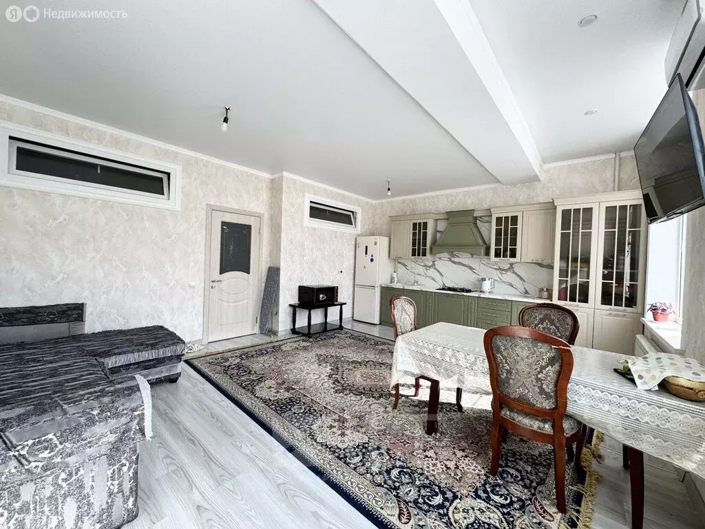 3-комнатная квартира: Махачкала, улица Генерала Омарова, 39А (68 м) - Фото 1